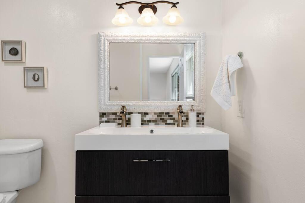 Goode Homes Cozy 4 Bedroom Home With Jacuzzi Santa Clarita Exterior foto
