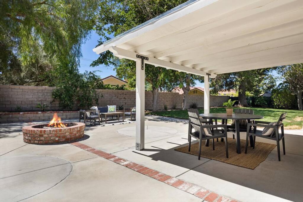 Goode Homes Cozy 4 Bedroom Home With Jacuzzi Santa Clarita Exterior foto